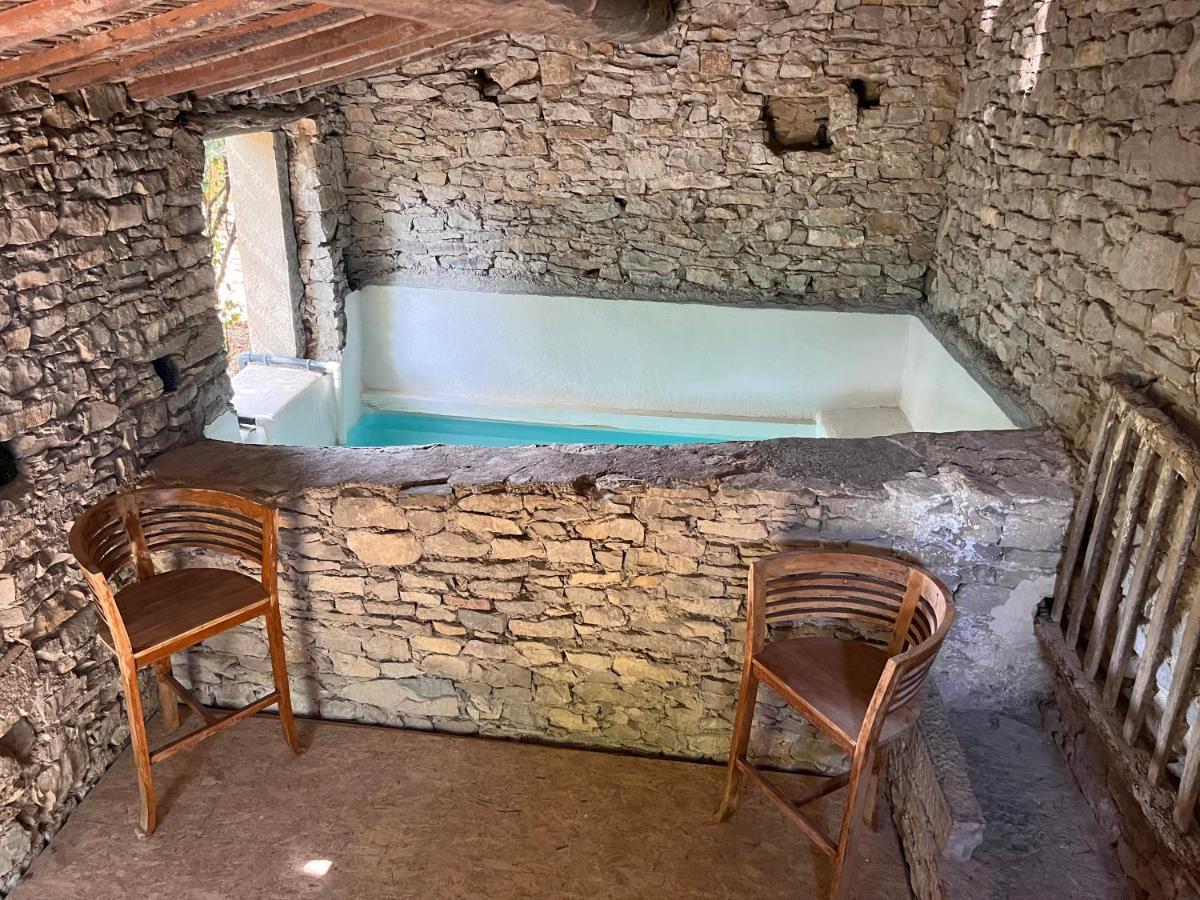L'Ostal Du Pic Saint Loup Aux Embruscalles Claret Kültér fotó